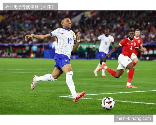 德尚将继续围绕姆巴佩的超强终结能力布置战术,法国队的反击速度将对任何对手构成巨大威胁 德尚将继续围绕姆巴佩的超强终结能力布置战术,法国队的反击速度将对任何对手构成巨大威胁